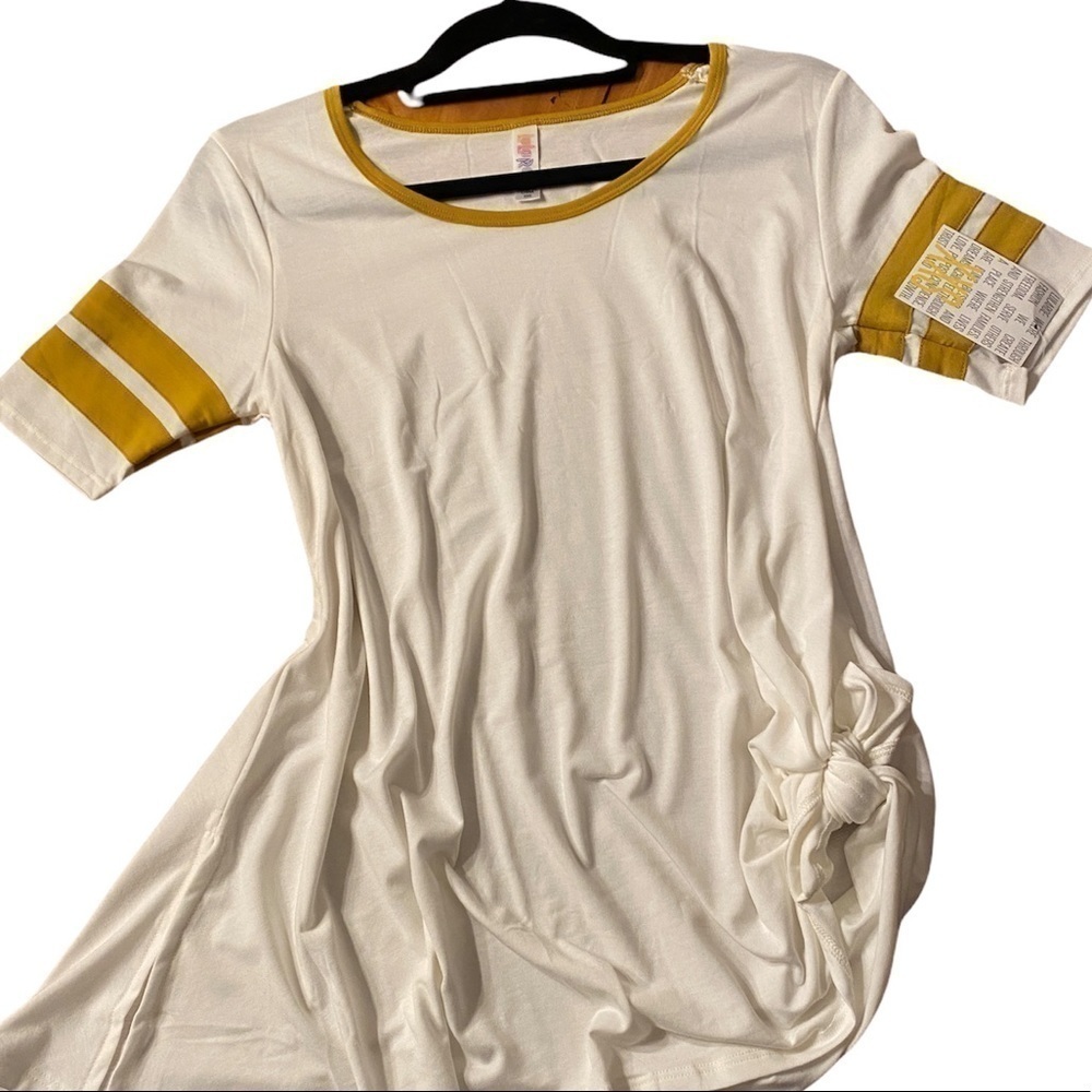 NWT LuLaRoe Perfect Tee swing top, w/flirty side slits & flattering half-sleeve